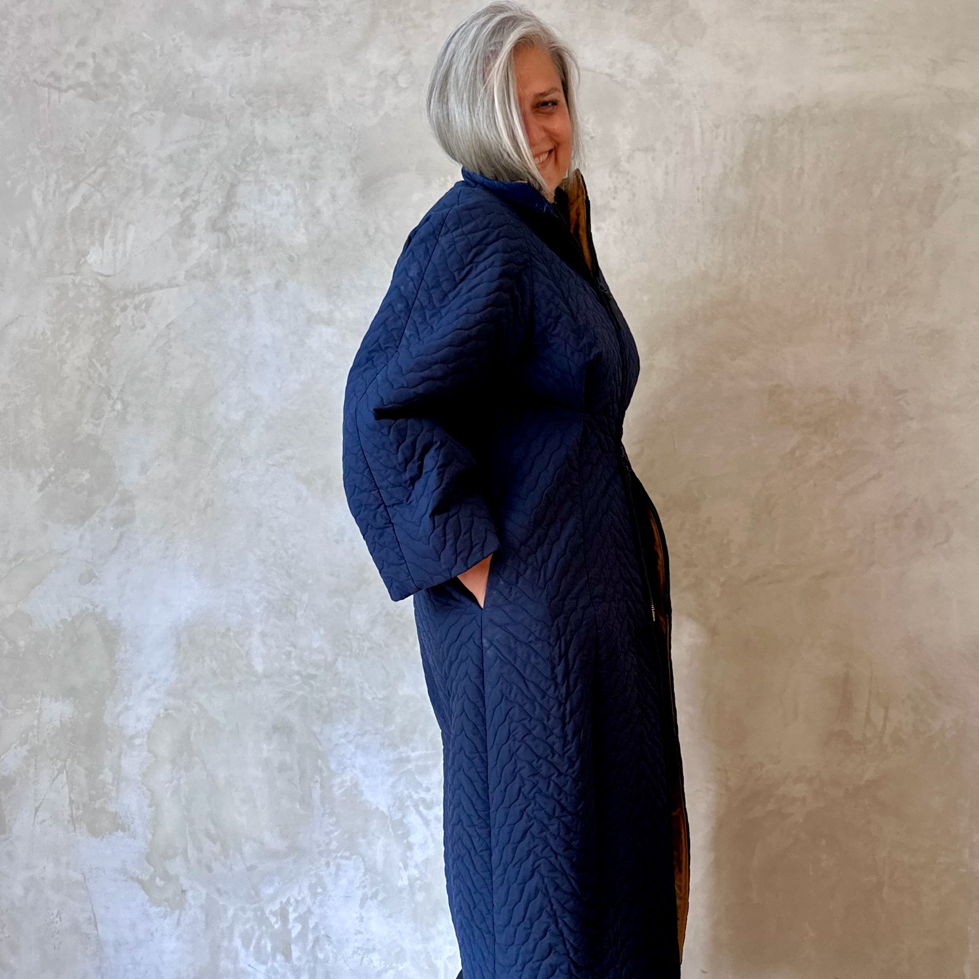 the quilted frink in navy oilskin image 3