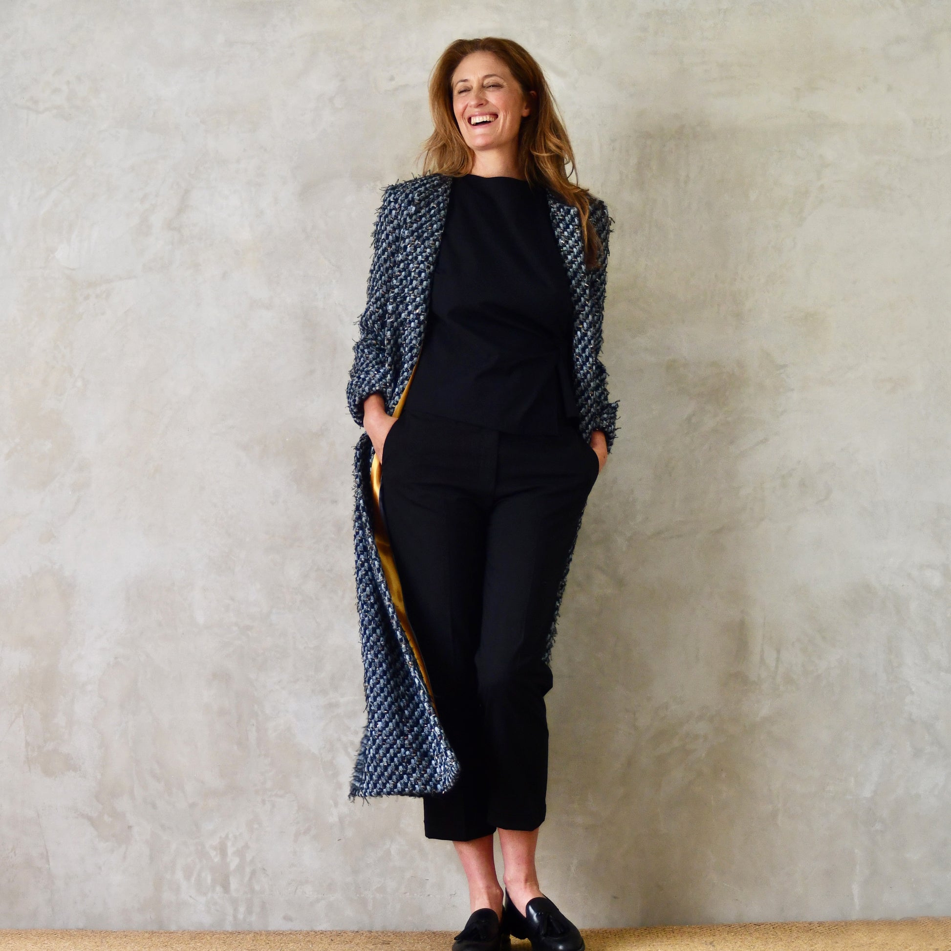 the biffin in blue-black basketweave bouclé image 4