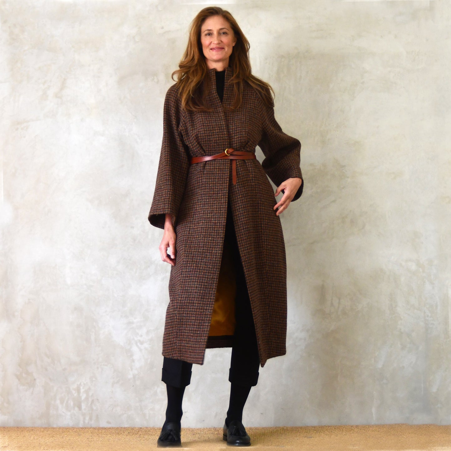 the long frink in dark check lovat tweed image 10