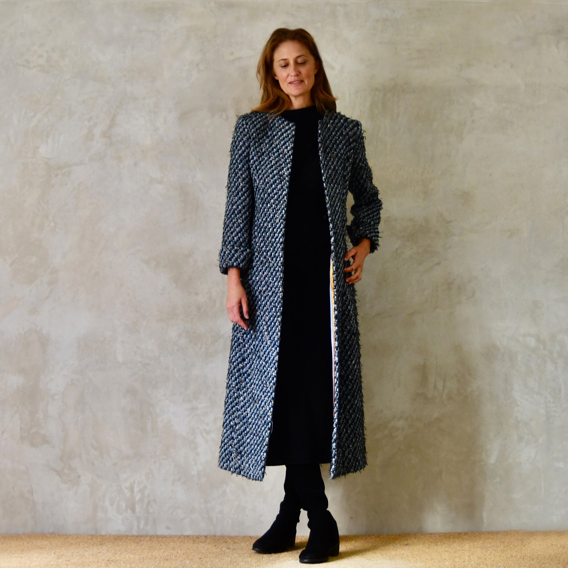 the biffin in blue-black basketweave bouclé image 3